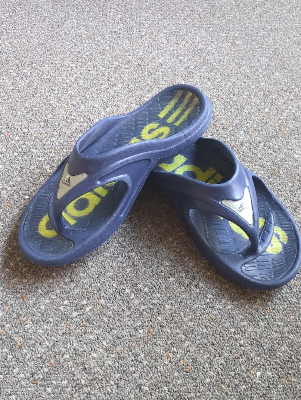 Adidas Men'sNavy Blue Flip Flop Sandals with Yellow Insole Graphics Size 7